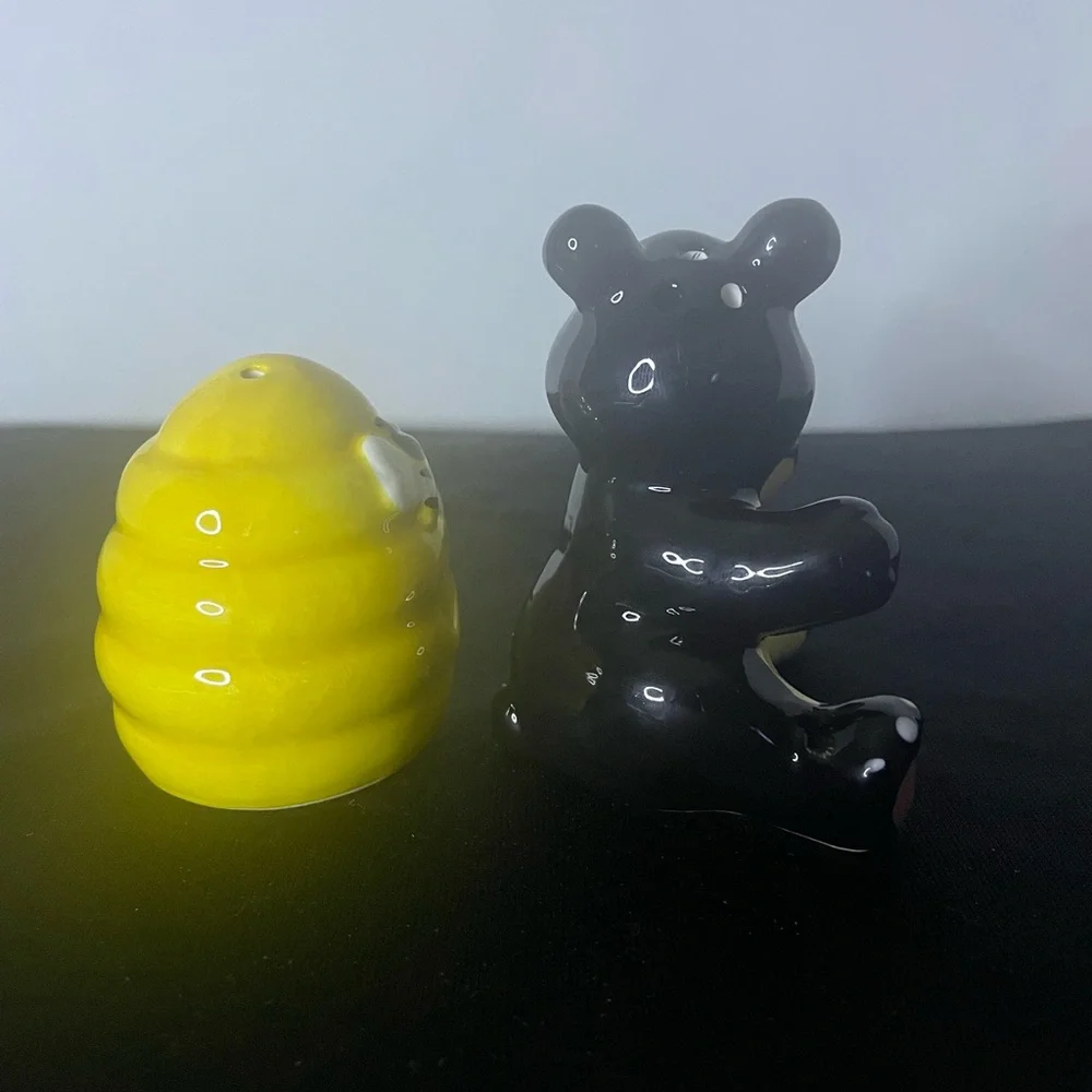 Salt & Pepper Set - Black Bear Yellow Beehive 2-Piece NEW NIB
